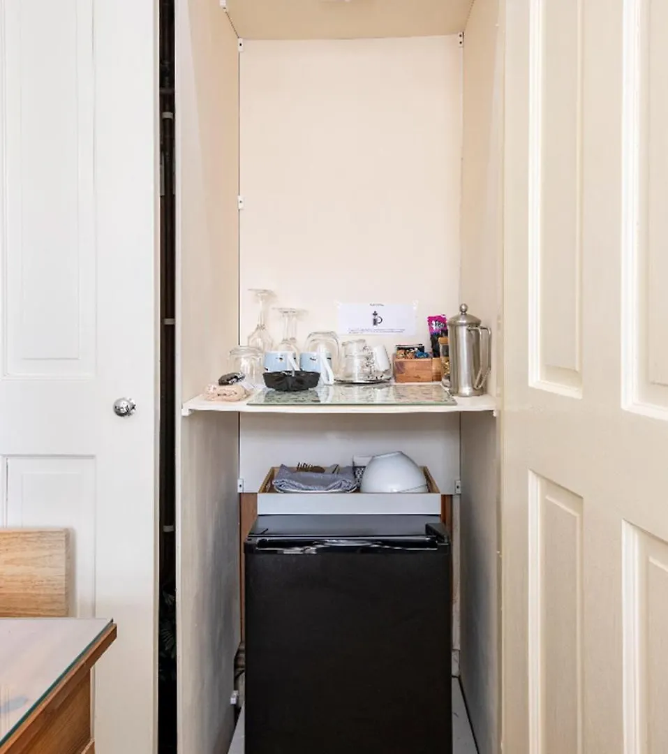 Room With Private Bath In Pontcanna Cardiff